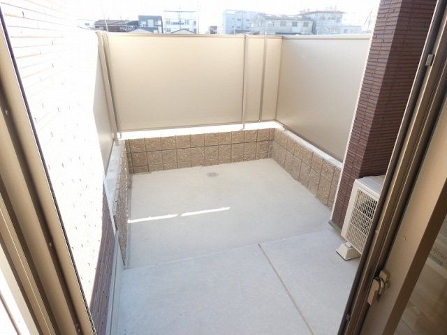 バルコニー　１Fはテラス・専用庭です。