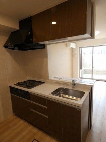 キッチン　3口コンロのシステムキッチンです。