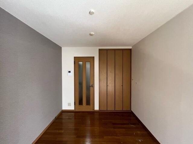 その他部屋・スペース　開放的な寝室です