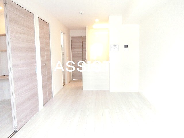 居室・リビング　写真：設備同仕様の別号室です