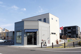 飲食店　BREAD&COFFEE MORMORS (モーモーズ)（飲食店）まで502m