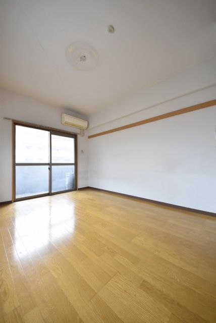 その他部屋・スペース　ゆとりある広さの洋室