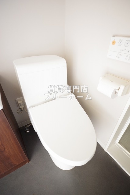 トイレ　温水洗浄便座付きのトイレ！