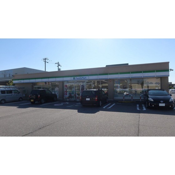 コンビニ　ファミリーマート金沢松島南店（コンビニ）まで593m