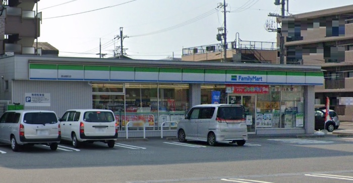 コンビニ　ファミリーマート港油屋町店（コンビニ）まで144m