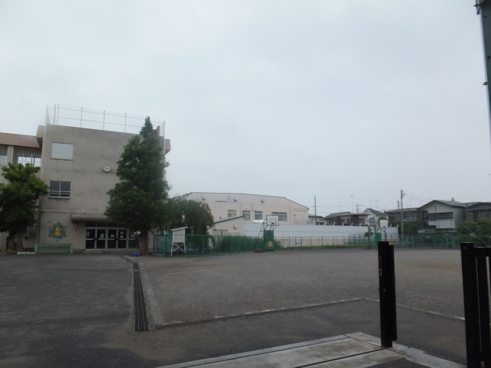 小学校　調布市立杉森小学校（小学校）まで617m