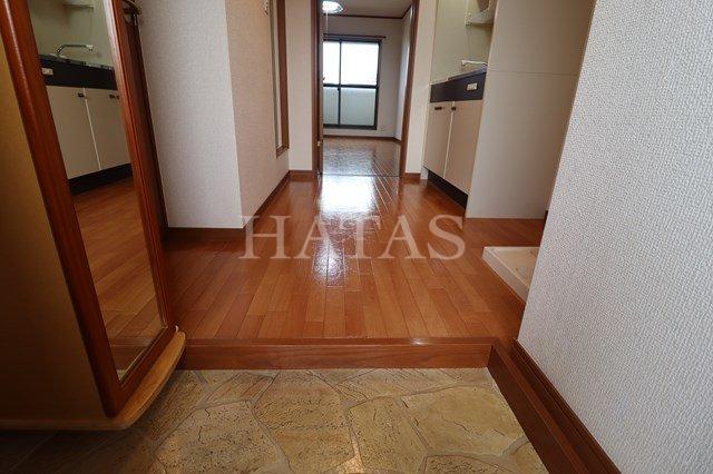 玄関　同物件別部屋です。