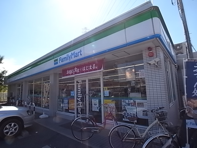 コンビニ　ファミリーマート 門真三ツ島三丁目店（コンビニ）まで682m