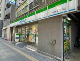 コンビニ　ファミリーマート西日暮里二丁目店（コンビニ）まで135m