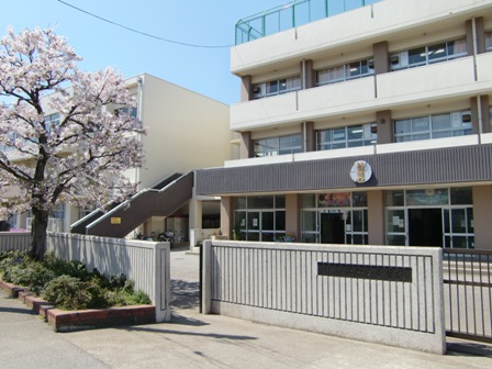 小学校　船橋市立 法典西小学校（小学校）まで945m