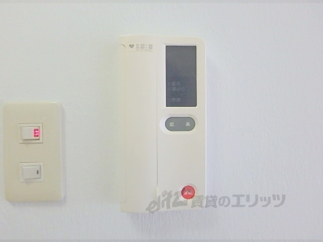 その他設備　給湯器リモコン