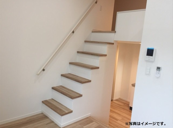 居室・リビング　同型タイプの内装になります。