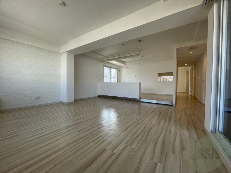 居室・リビング　広くてキレイなお部屋が広がっていて、充実した生活が送れそう。