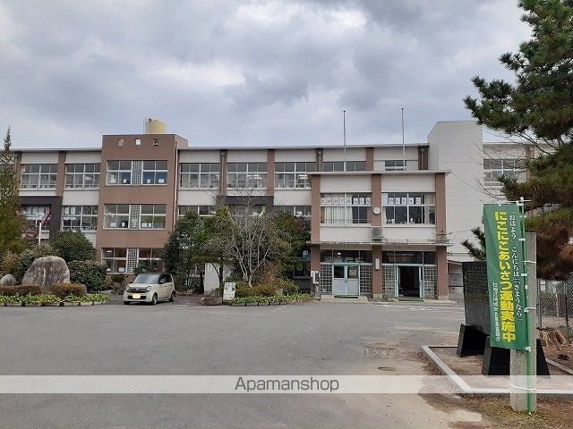 小学校　倉吉市立社小学校（小学校）まで2000m