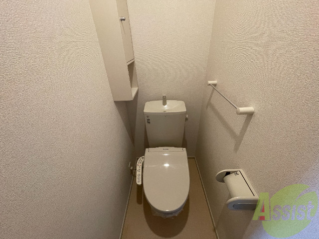 トイレ　温水洗浄便座付きのトイレは、使用しやすそうですね。