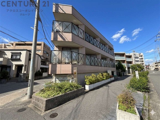 建物外観　オートロックで外部の人間が簡単に出入りできないため安心です。