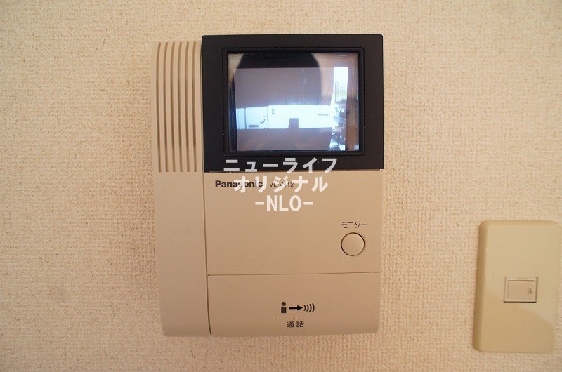 セキュリティ　突然の来訪者にも安心のTVモニター付きインターホン