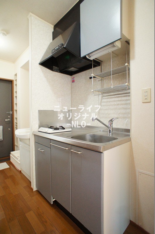 キッチン　お手入れ簡単なコンパクトキッチン
