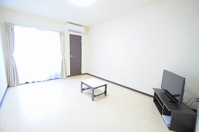 その他部屋・スペース　落ち着いた色調の寝室です