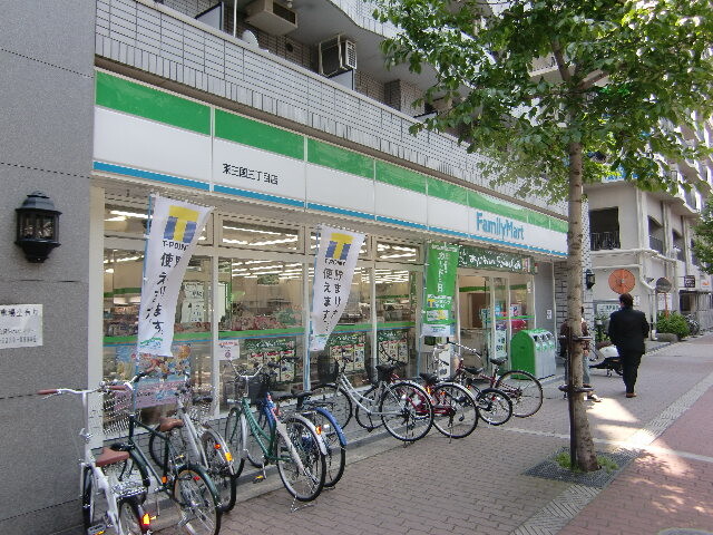 コンビニ　ファミリーマート　東三国３丁目店（コンビニ）まで200m