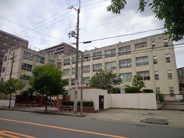 小学校　大阪市立新東三国小学校（小学校）まで270m