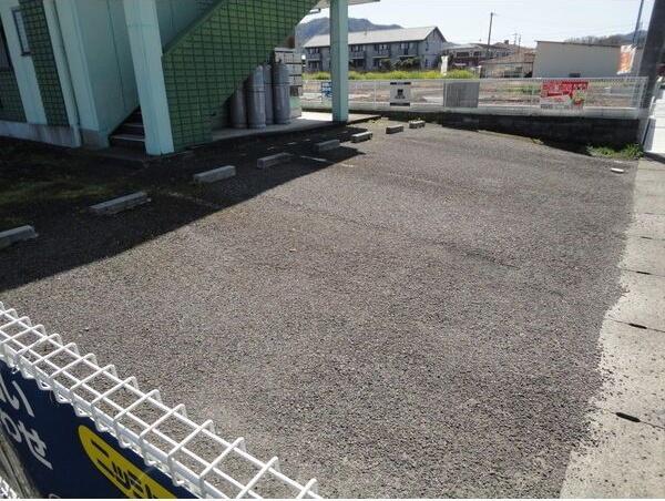 駐車場　駐車場
