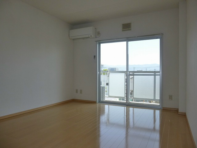 居室・リビング　302号室のお部屋です