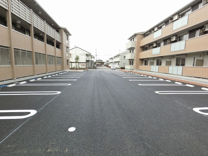 駐車場　室内物干し