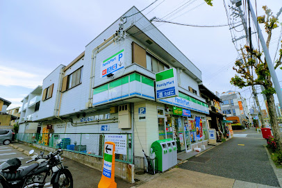 コンビニ　ファミリーマート 田代本通店（コンビニ）まで247m