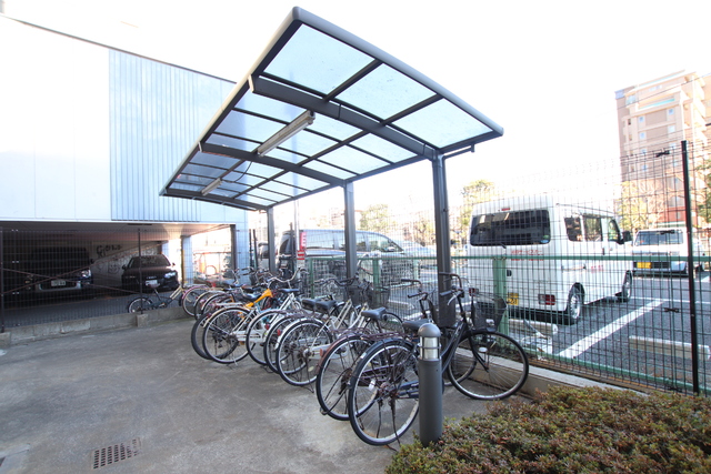 その他共有部分　屋根付きの駐輪場