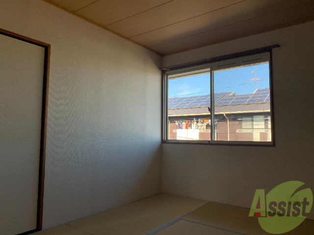 その他部屋・スペース　こちらのお部屋を寝室にいかがでしょうか。畳は落ち着きますね。