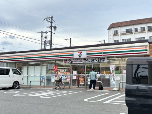 コンビニ　セブンイレブン 和泉大宮駅前店（コンビニ）まで399m