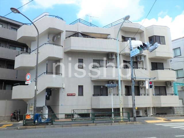 建物外観　スーパー徒歩２分♪３階建てＲＣマンション！