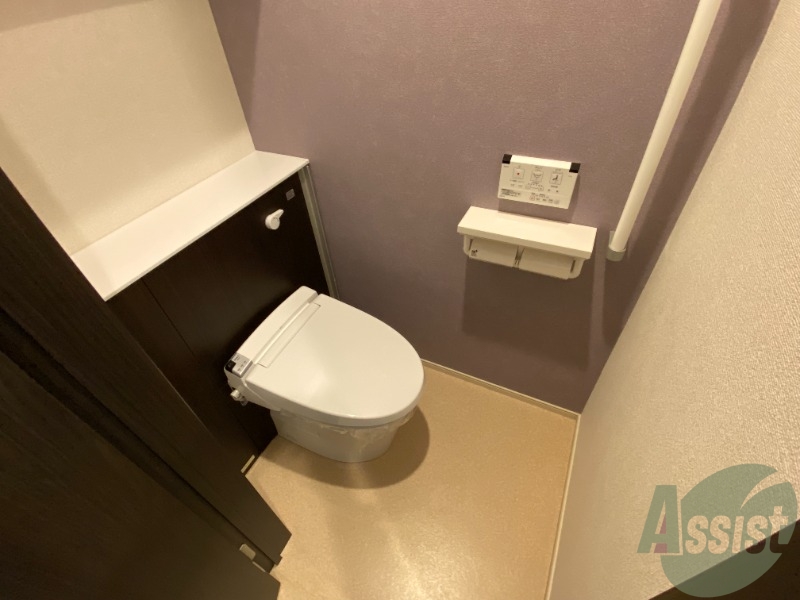 トイレ　温水洗浄付きのトイレになります。快適でいいですね。