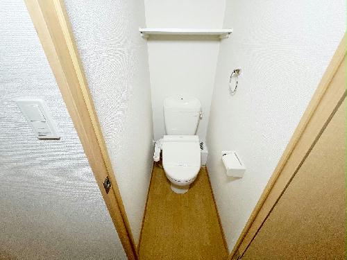 トイレ　温水便座設置済み