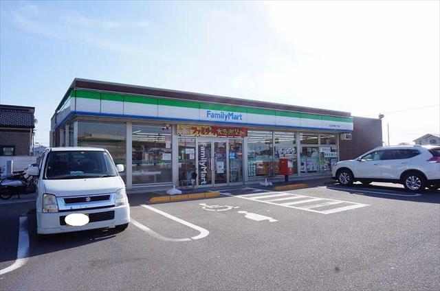 コンビニ　ファミリーマート（コンビニ）まで789m