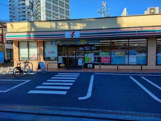 コンビニ　セブンイレブン荒川1丁目店（コンビニ）まで295m