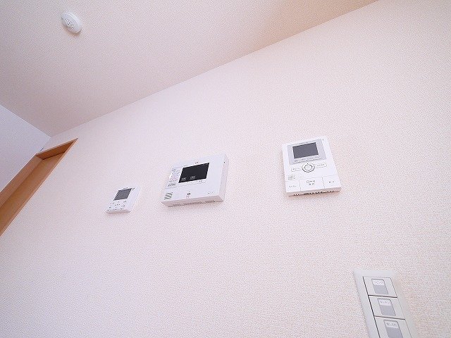 セキュリティ　モニター付きインターホンと緊急通報システム付き