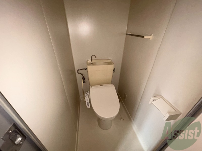 トイレ　トイレは温水洗浄便座となっており、快適にお使いいただけます。