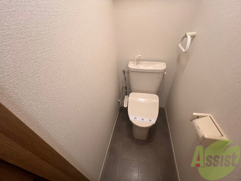 トイレ　トイレは温水洗浄便座付きなのでとても快適です