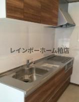キッチン　コンパクトなキッチンで掃除もラクラク