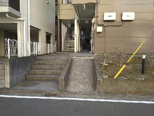 エントランス　駐輪場までスロープあります