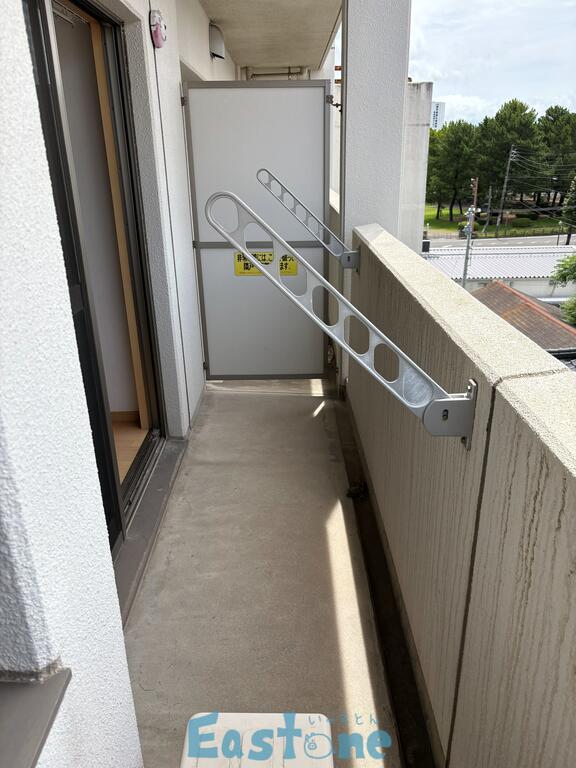 バルコニー　南向きバルコニーで洗濯物も乾きやすい