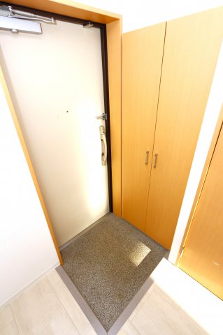 玄関　参考写真（同物件別部屋）