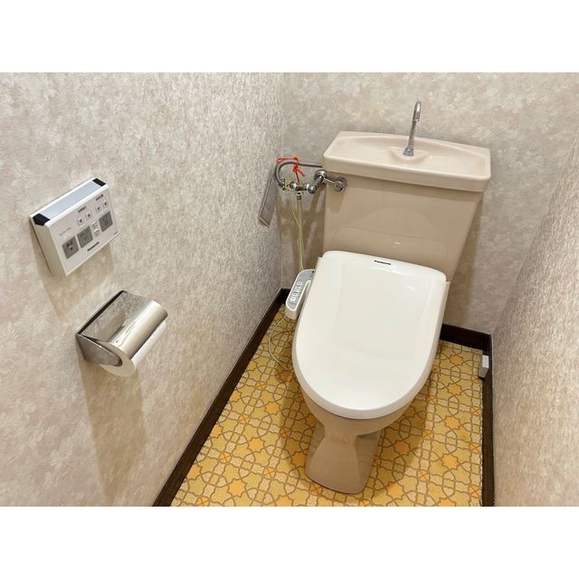 トイレ　温水洗浄便座