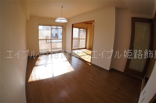 居室・リビング　写真は反転のお部屋です