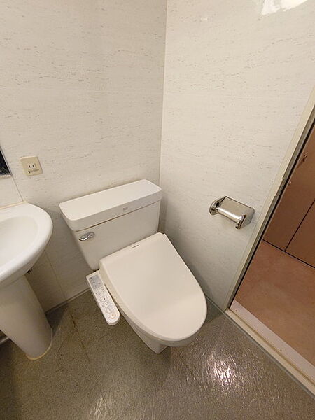 トイレ　※別部屋の参考写真です。