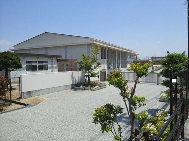 小学校　倉敷南小学校（小学校）まで400m