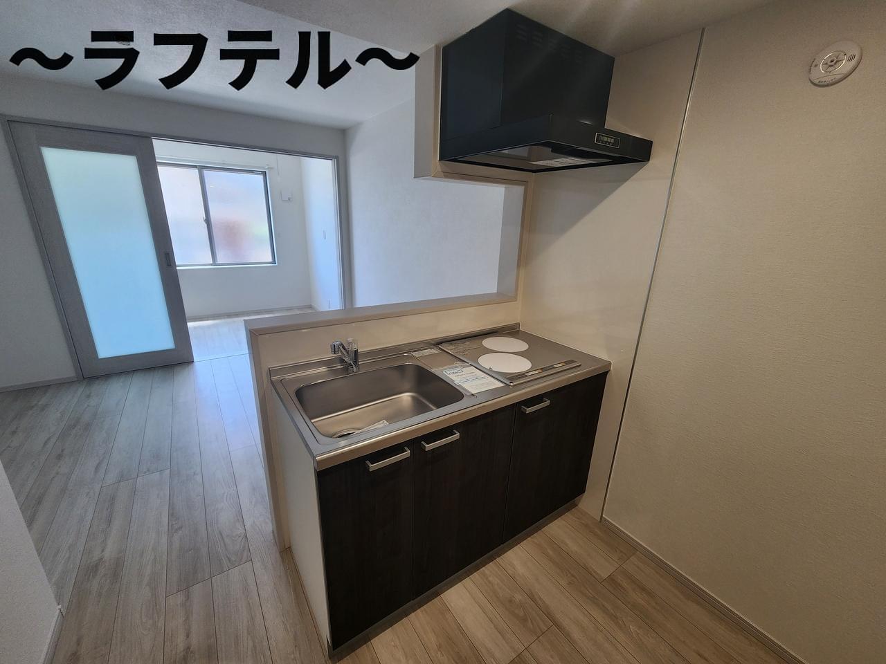 キッチン　同メーカー施工　別部屋イメージ写真