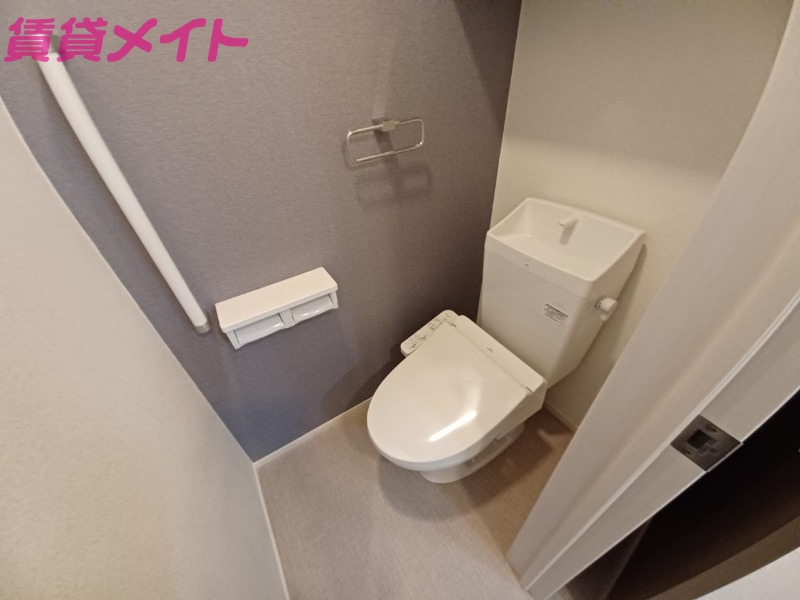 トイレ　同型参考写真です